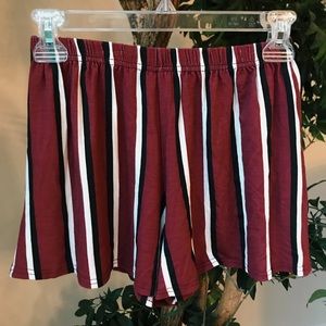 BOOHOO - striped flowy shorts - size 4